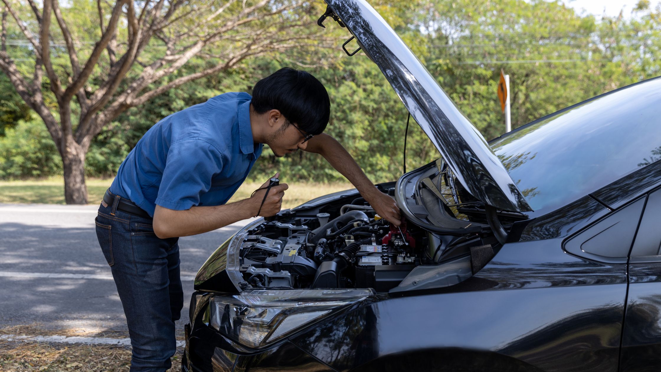 5 Lỗi Khi Dùng Kẹp Ắc Quy Khiến Ô Tô Chết Máy Giữa Đường