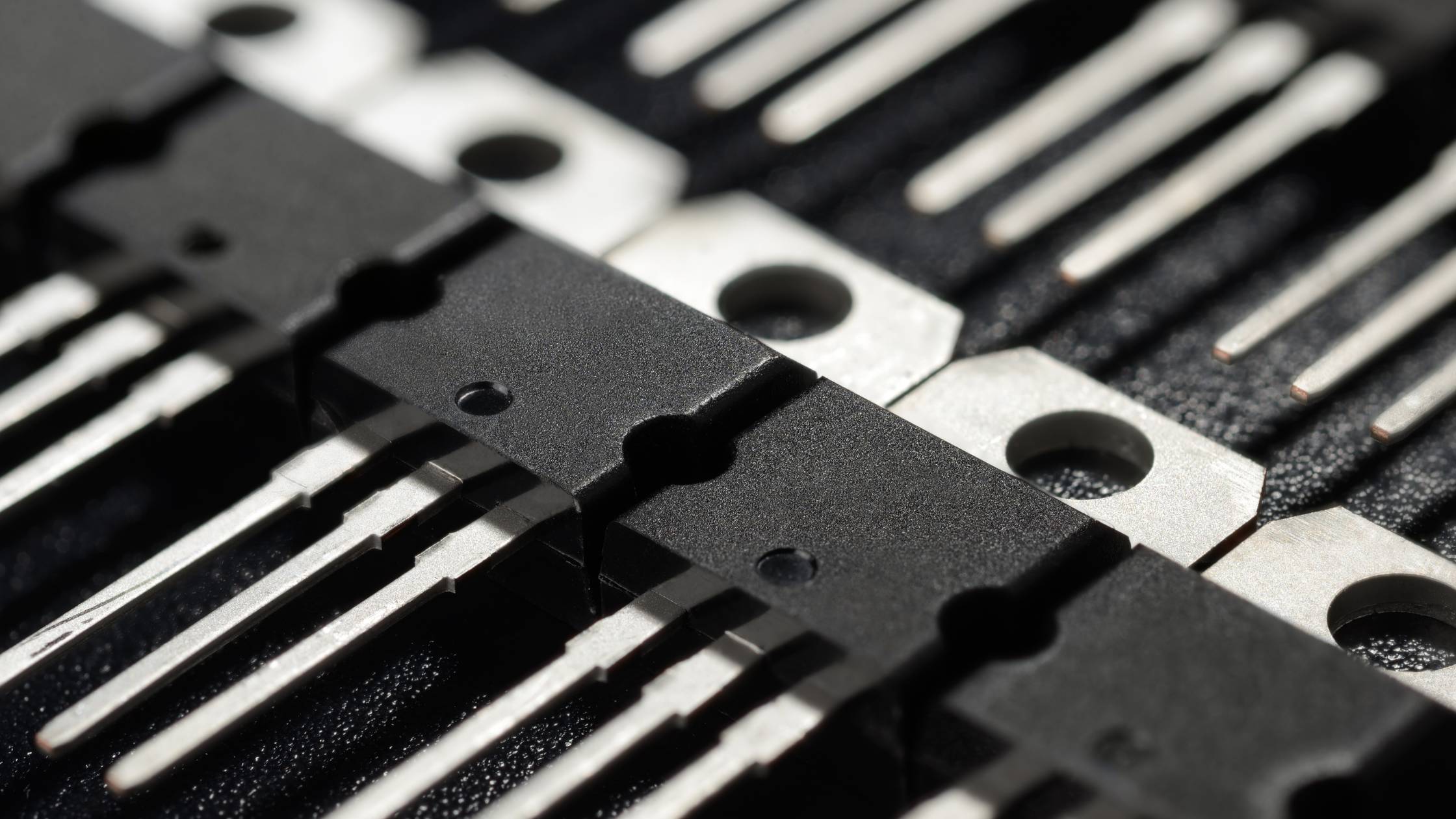 ⚡ Tại sao Mosfet chết sớm? – Nguyên nhân thường gặp và cách khắc phục