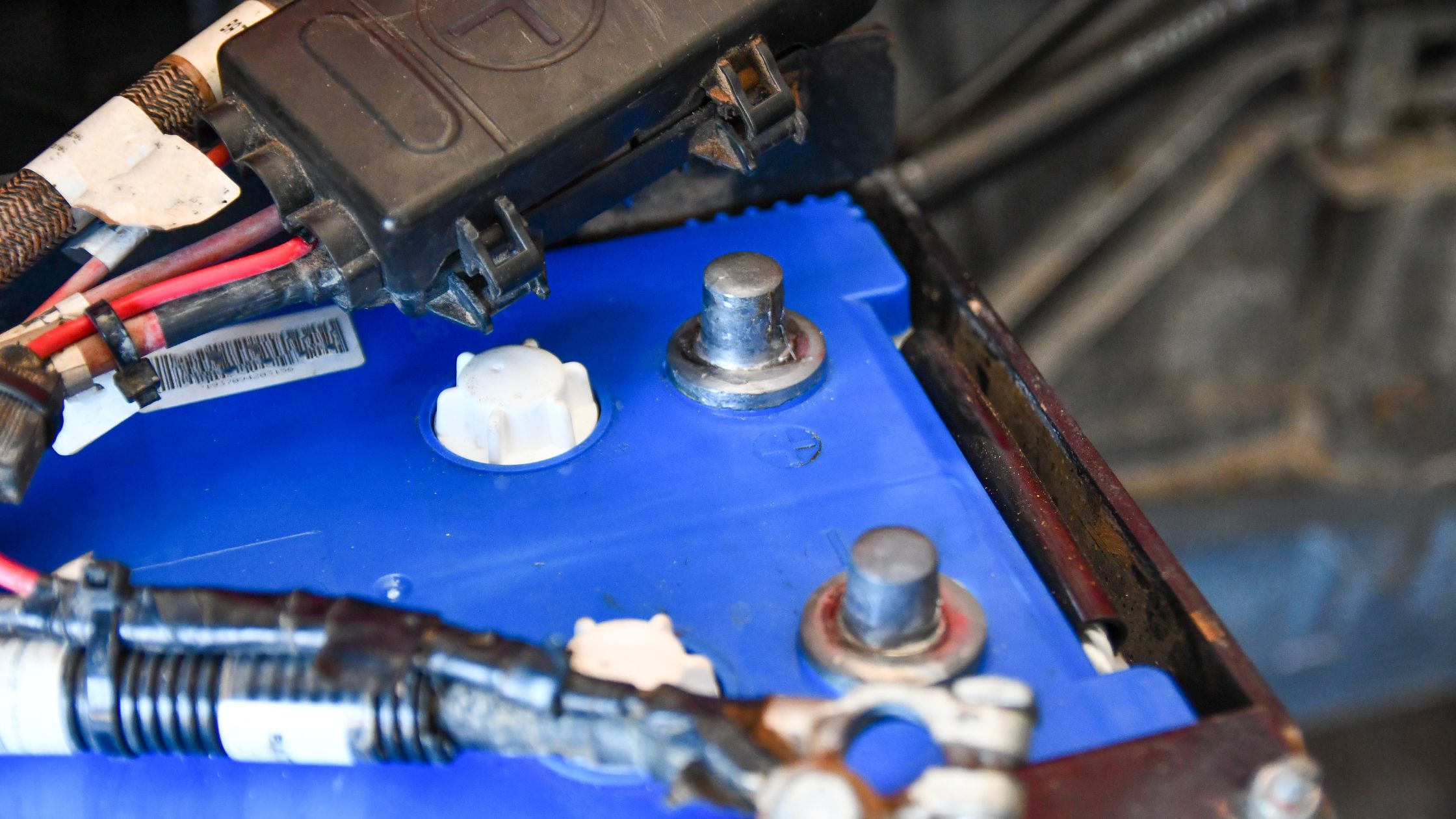 Cách Sử Dụng Kẹp Ắc Quy Không Bị Bật Tia Lửa Điện