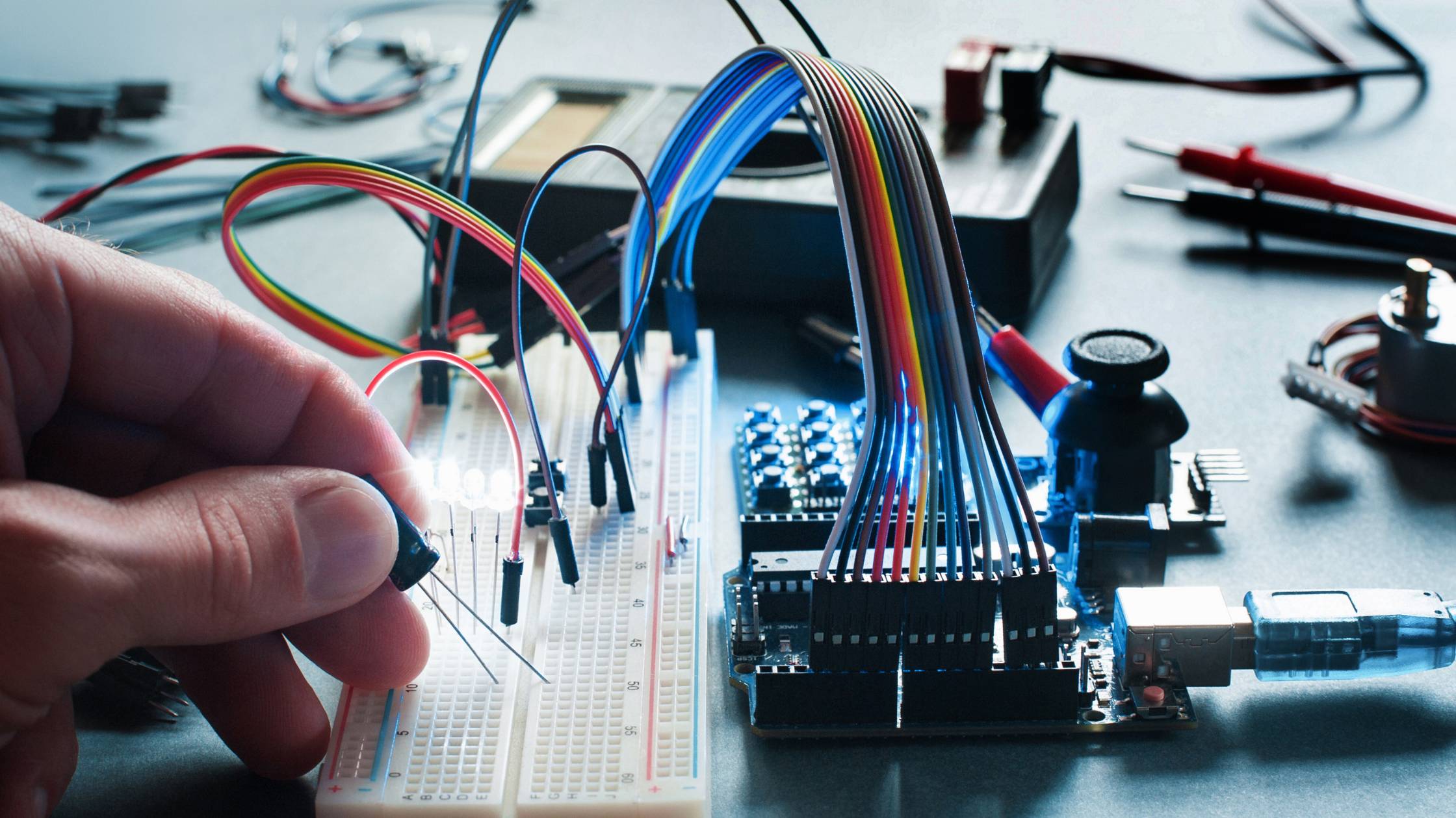 🔋 DIY Mạch Ổn Áp 12V – Dùng Linh Kiện Nào Phù Hợp?