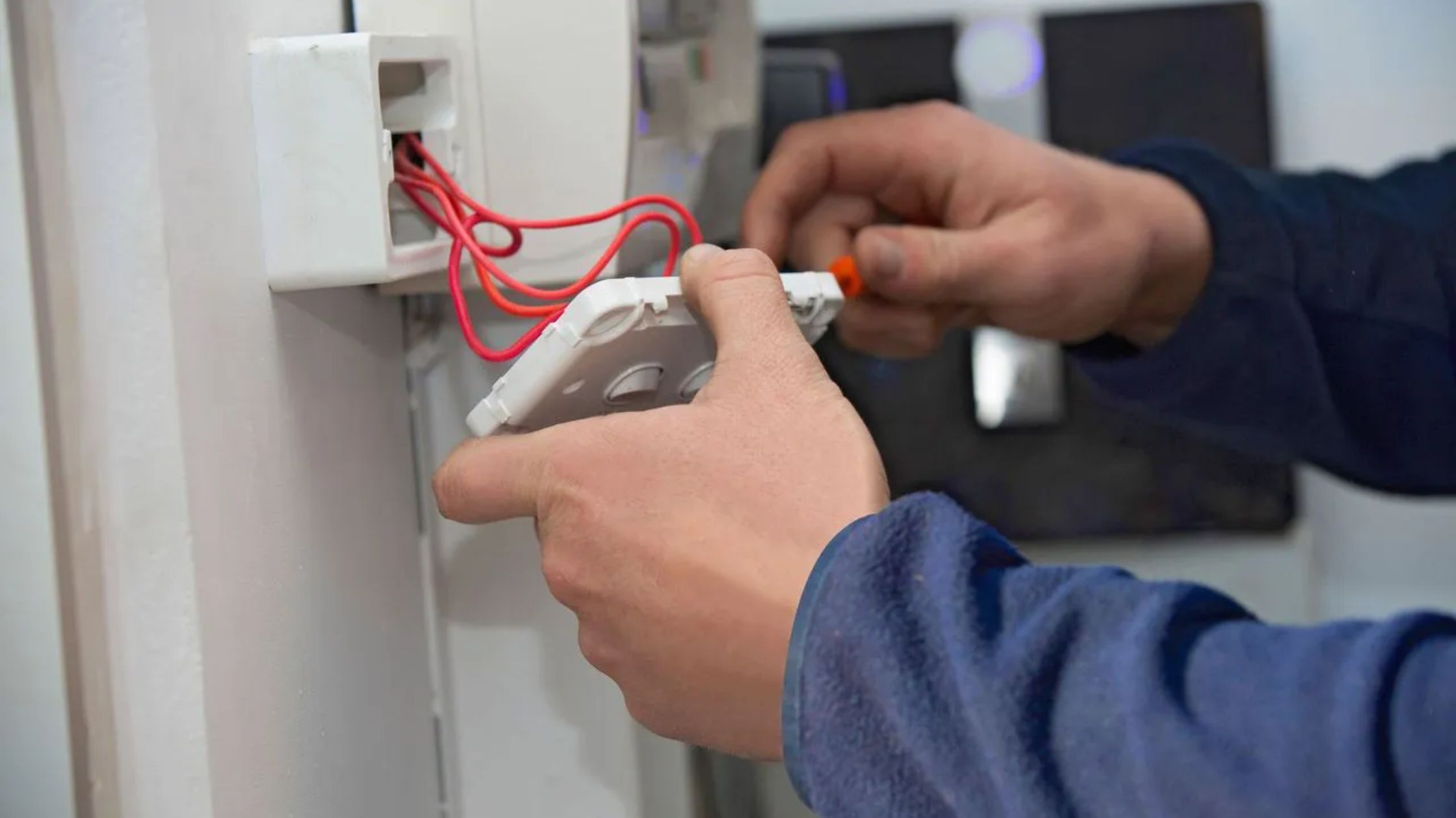 Thiết bị điện nào nên kiểm tra và thay mới trước Tết 2026?