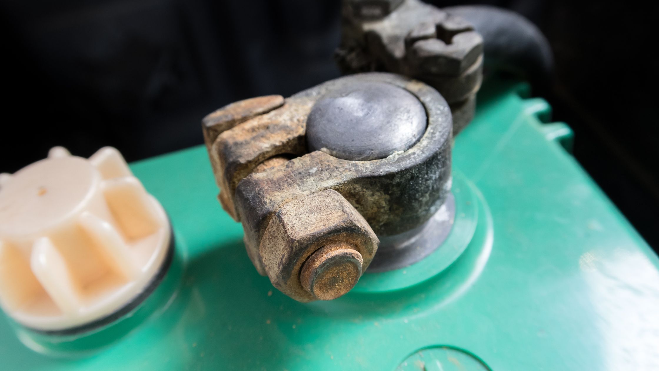 Cách Nhận Biết Kẹp Ắc Quy Kém Chất Lượng Trong 1 Phút