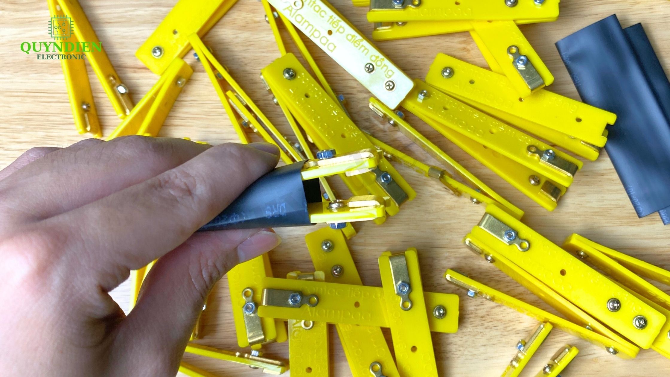 Cò Bóp Vàng Alampaa Tiếp Điểm Đồng Khác Gì So Với Cò Bóp Nhựa Lá Đồng?