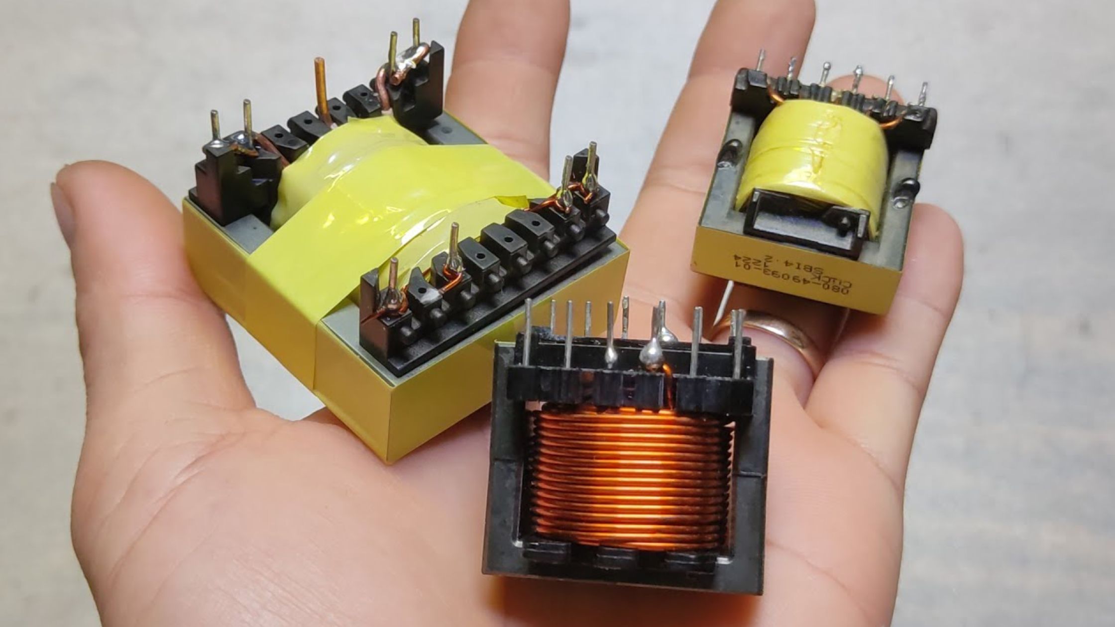 Biến áp xung ferrite EE quấn dây đồng đẹp, chuyên dùng cho nguồn xung