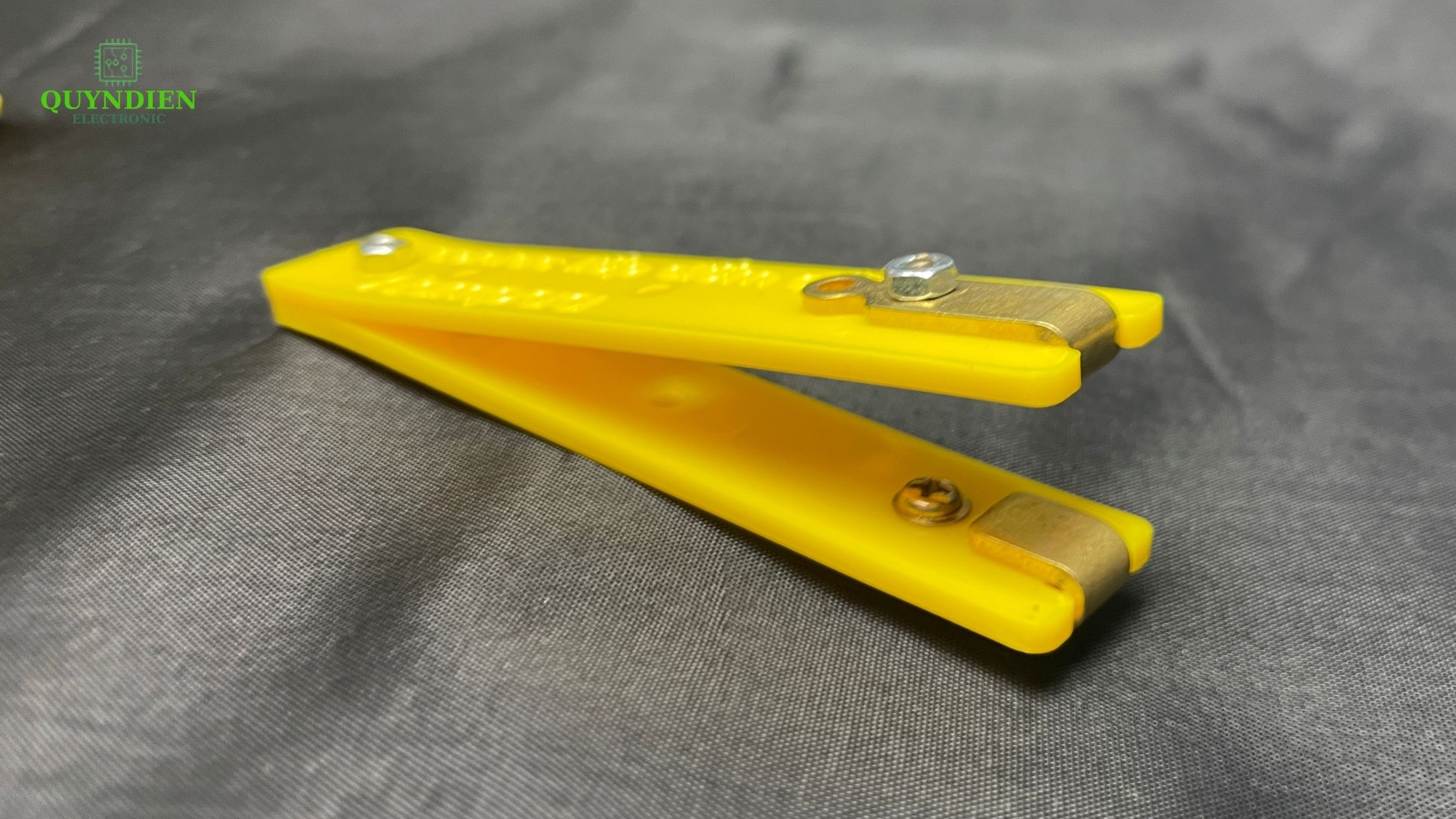 Cò bóp đồng dày 2.5mm dẫn điện ổn định, chống cháy tiếp điểm hiệu quả.