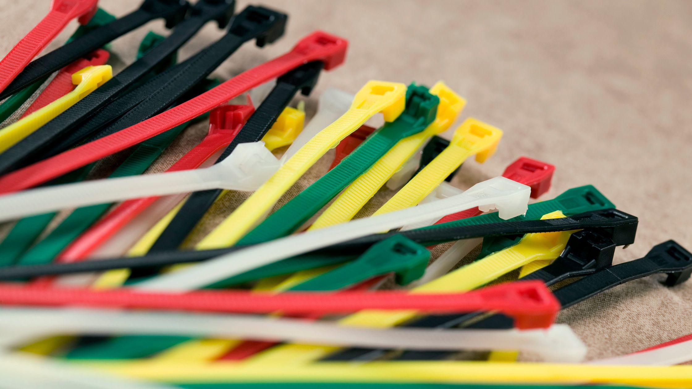 Hình ảnh minh họa về dây rút nhựa (4)