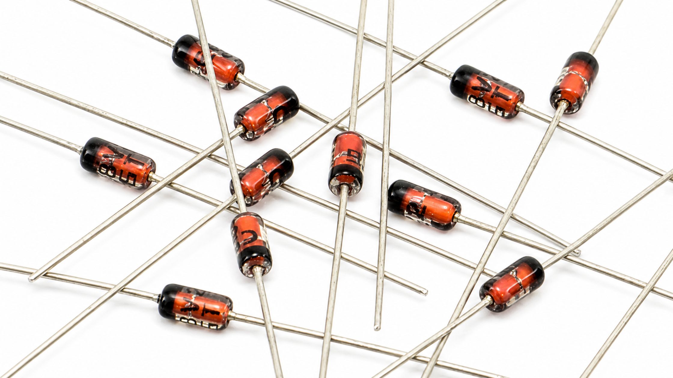 Hình ảnh thực tế các linh kiện diode Zener vỏ thủy tinh chân cắm tiêu chuẩn