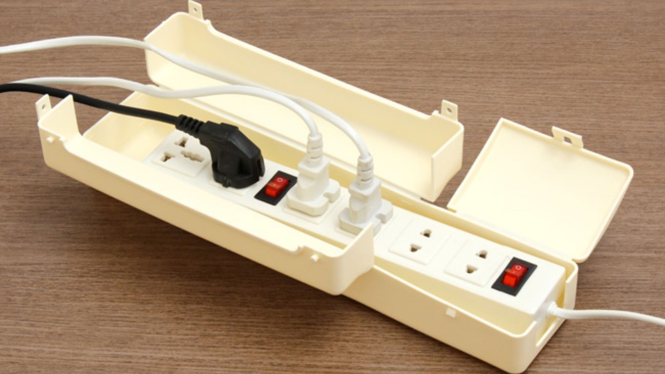 Các kiểu lắp đặt ổ cắm điện: âm tường, lắp nổi, di động và để bàn