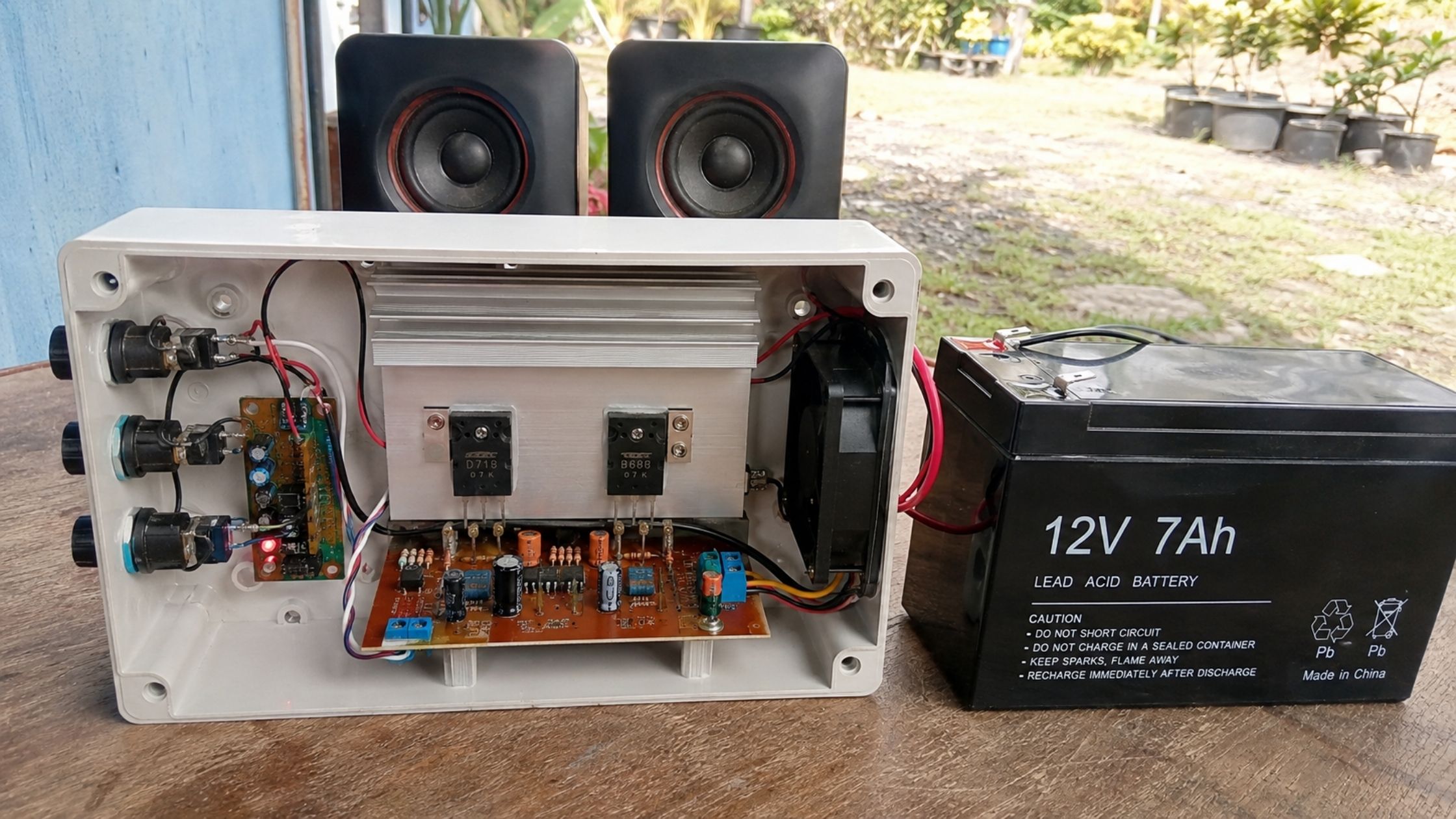 Mạch ampli chạy ắc quy 12V dùng transistor D718 cho loa ngoài trời