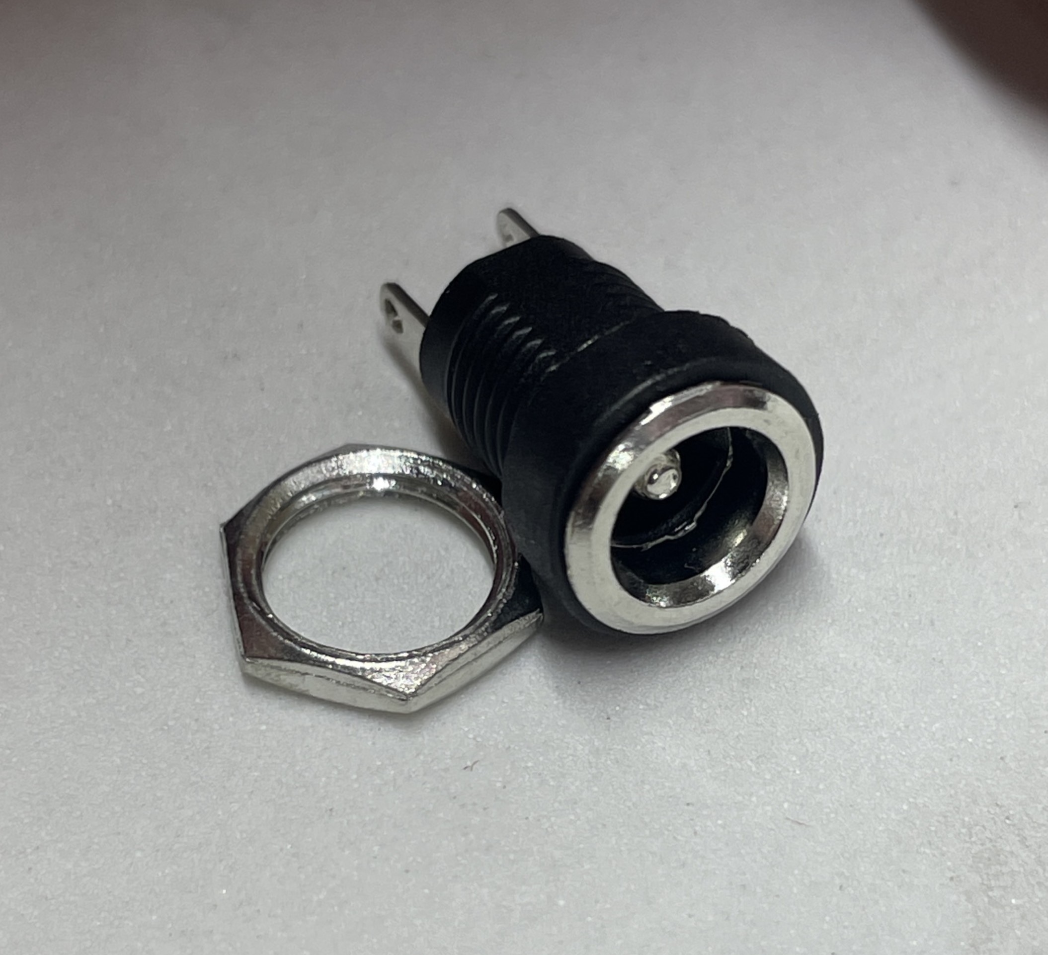 Jack, Giắc sạc DC 5.5x2.1mm có tán lỗ khoét 8mm