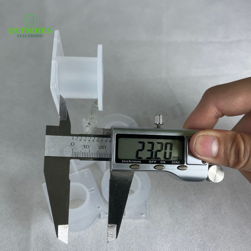 Lõi Nhựa Vuông Tròn 40 Quấn Cuộn Cảm Phân Tần Loa - Màu Trắng Trong