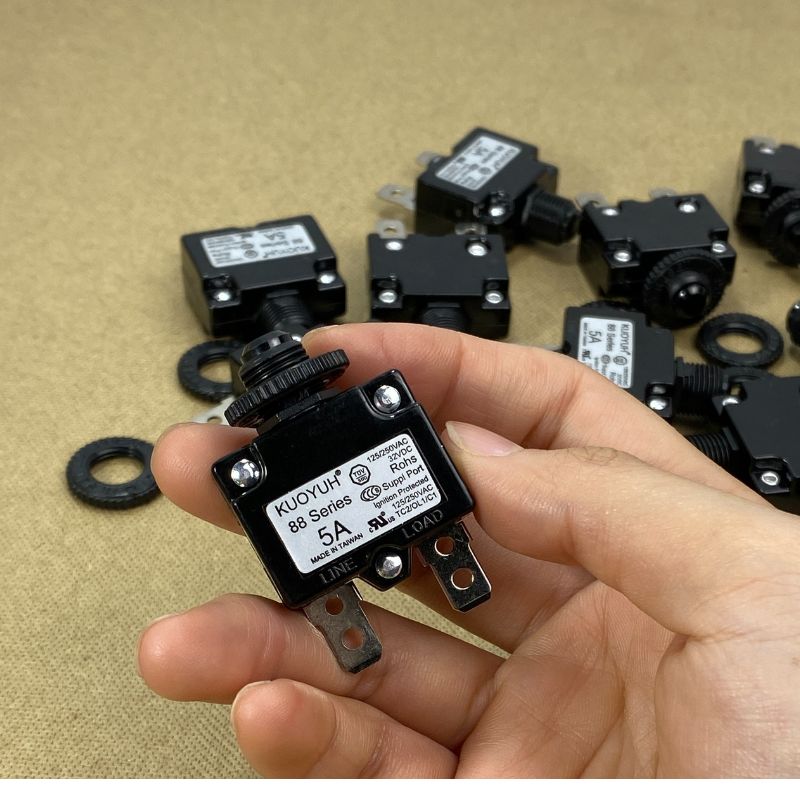 Cầu Chì Tự Động Ngắt Kuoyuh 5A 125/250VAC Size 22x29mm