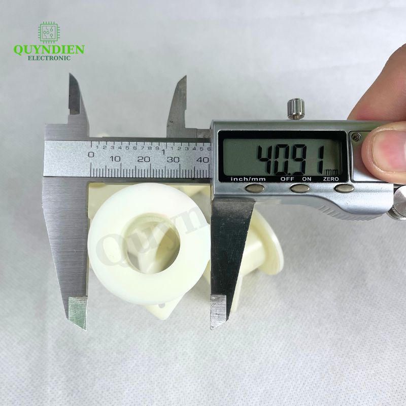Lõi Nhựa Vuông Tròn 40 Quấn Cuộn Cảm Phân Tần Loa - Màu Trắng Sữa