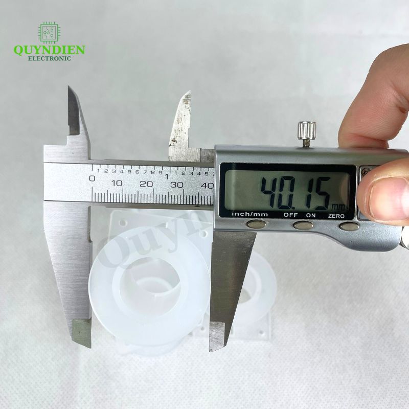 Lõi Nhựa Vuông Tròn 40 Quấn Cuộn Cảm Phân Tần Loa - Màu Trắng Trong