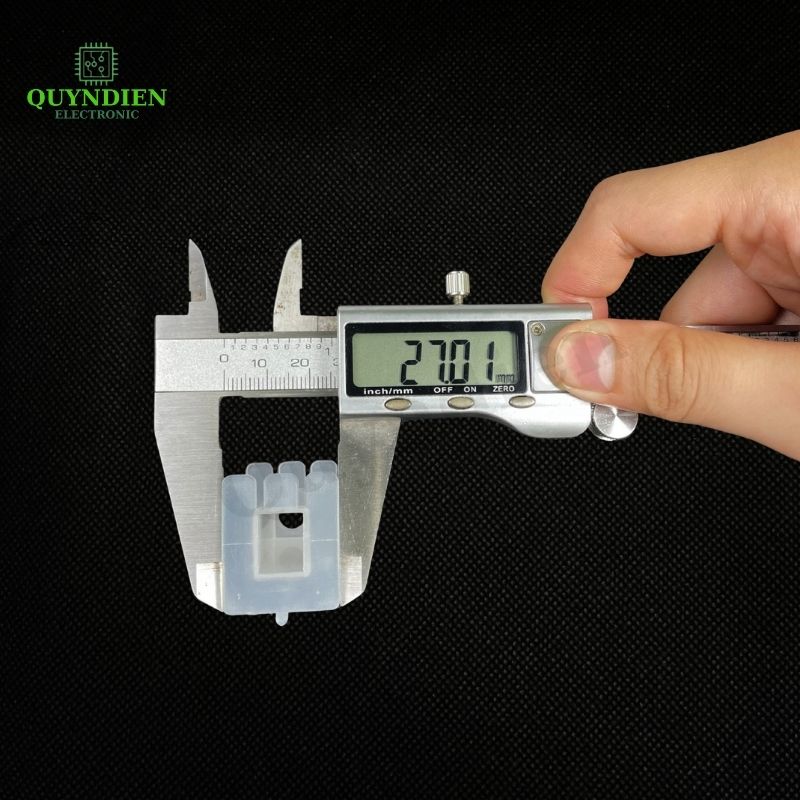 Lõi Khuôn Nhựa Vuông Dài 60mm Màu Trắng Trong