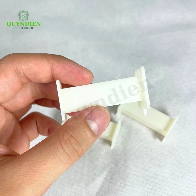 Lõi Nhựa Vuông Dài 64mm Quấn Cuộn Cảm Phân Tần Loa - Màu Trắng Sữa