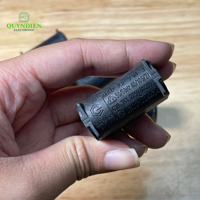 Tụ Bếp Từ 7uF 275VAC/400VDC Màu Xanh Loại Đứng
