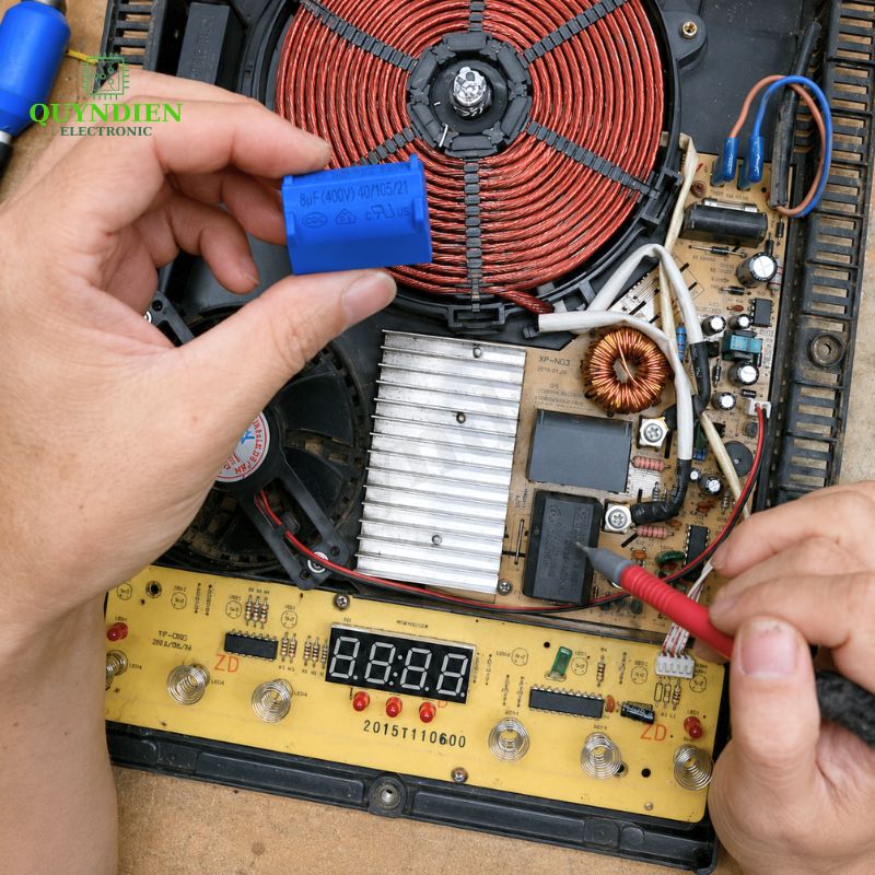 Tụ Bếp Từ 8uF 275VAC/400VDC Màu Đen Loại Đứng