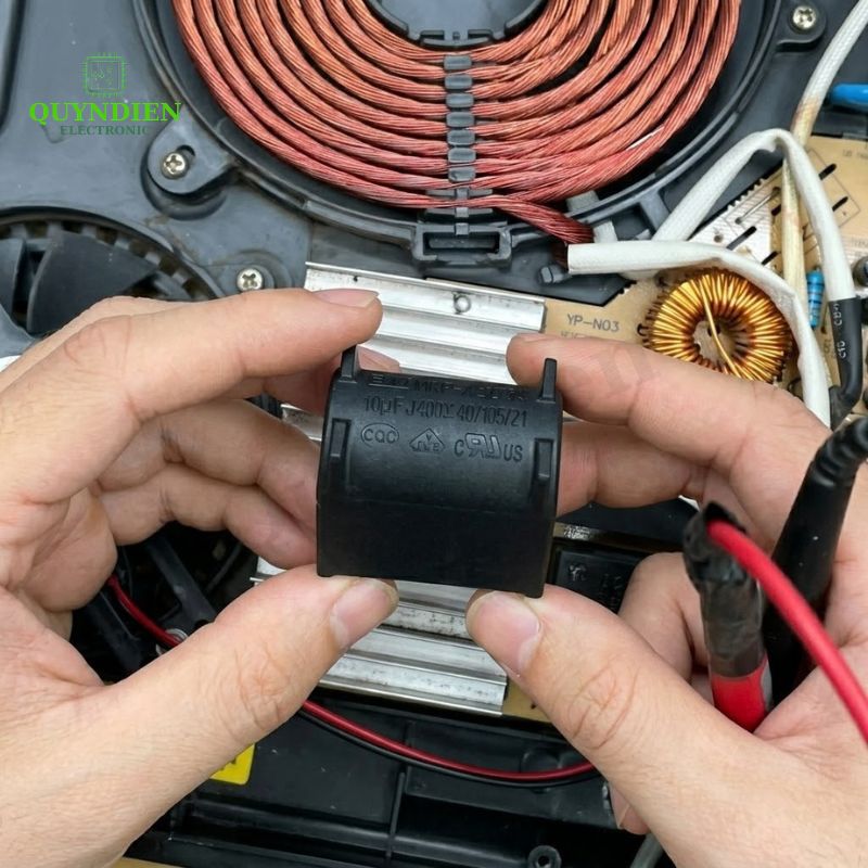 Tụ Bếp Từ 10uF 275VAC/400VDC Màu Xanh Loại Đứng Xát Lớn