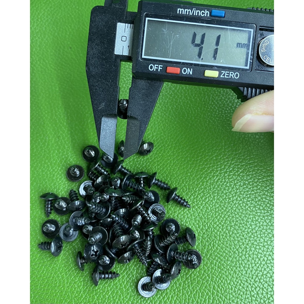 Ốc vít đầu dù bắt ampli, main cục đẩy, (4mm dài 10mm số 100g khoảng 70-80 con)