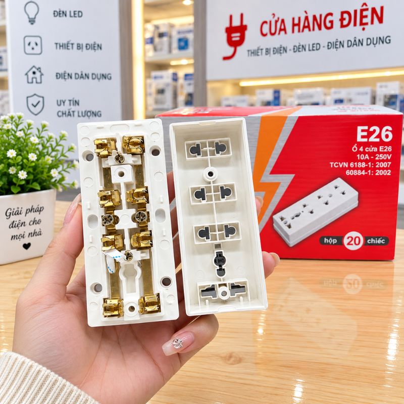 Ổ Cắm Điện 4 Cửa Công Suất 2200W E26