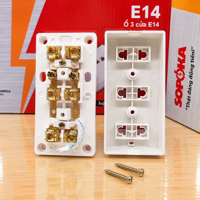 Ổ Cắm Điện 3 Cửa Công Suất 2200W E14