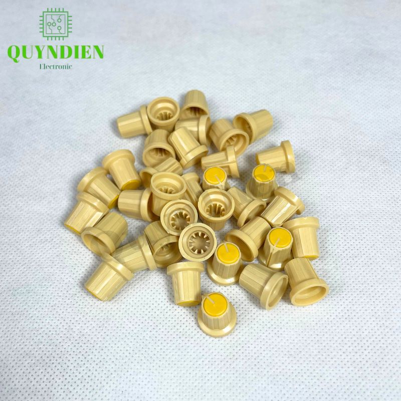 Núm Nhựa Volumn - Màu Vàng - Thân Vàng