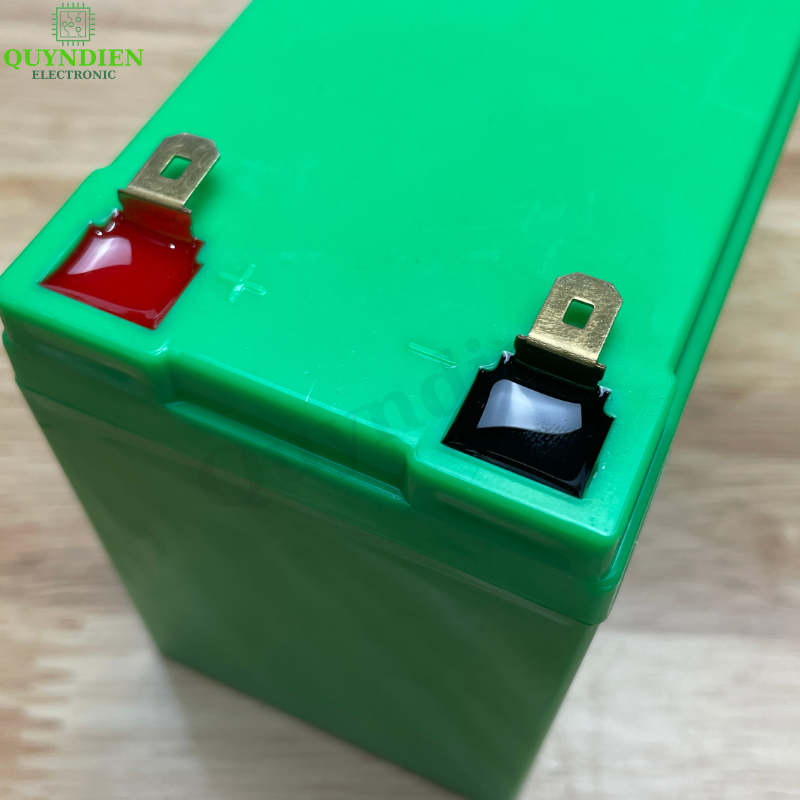 Vỏ Hộp Đựng Pin 18650 màu Xanh kèm khung