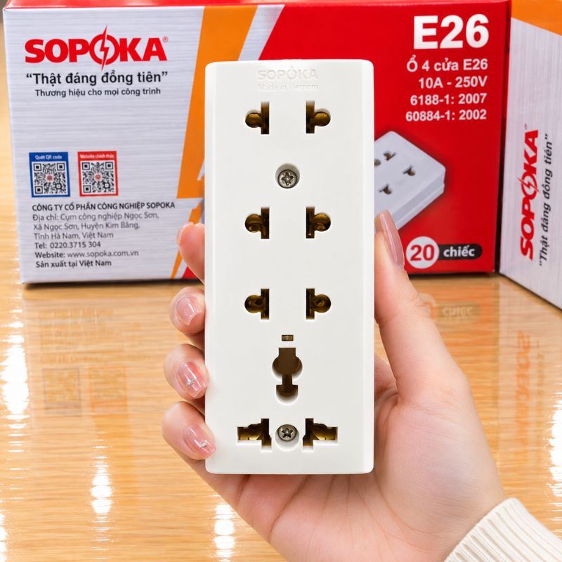 Ổ Cắm Điện 4 Cửa Công Suất 2200W E26