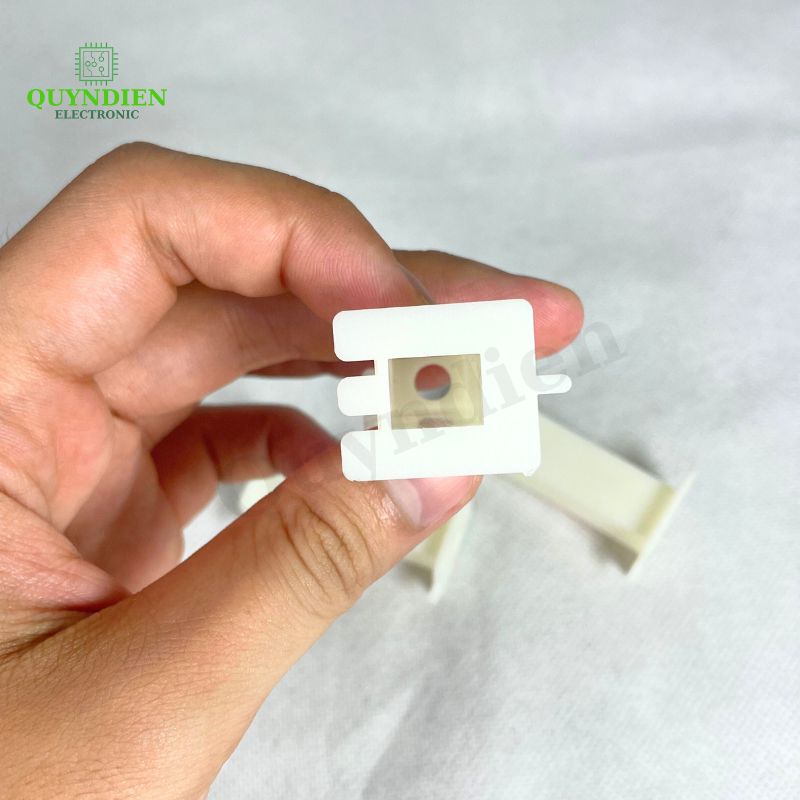 Lõi Khuôn Nhựa Vuông Dài 42mm Màu Trắng Sữa