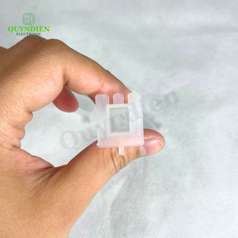 Lõi Khuôn Nhựa Vuông Dài 60mm Màu Trắng Trong