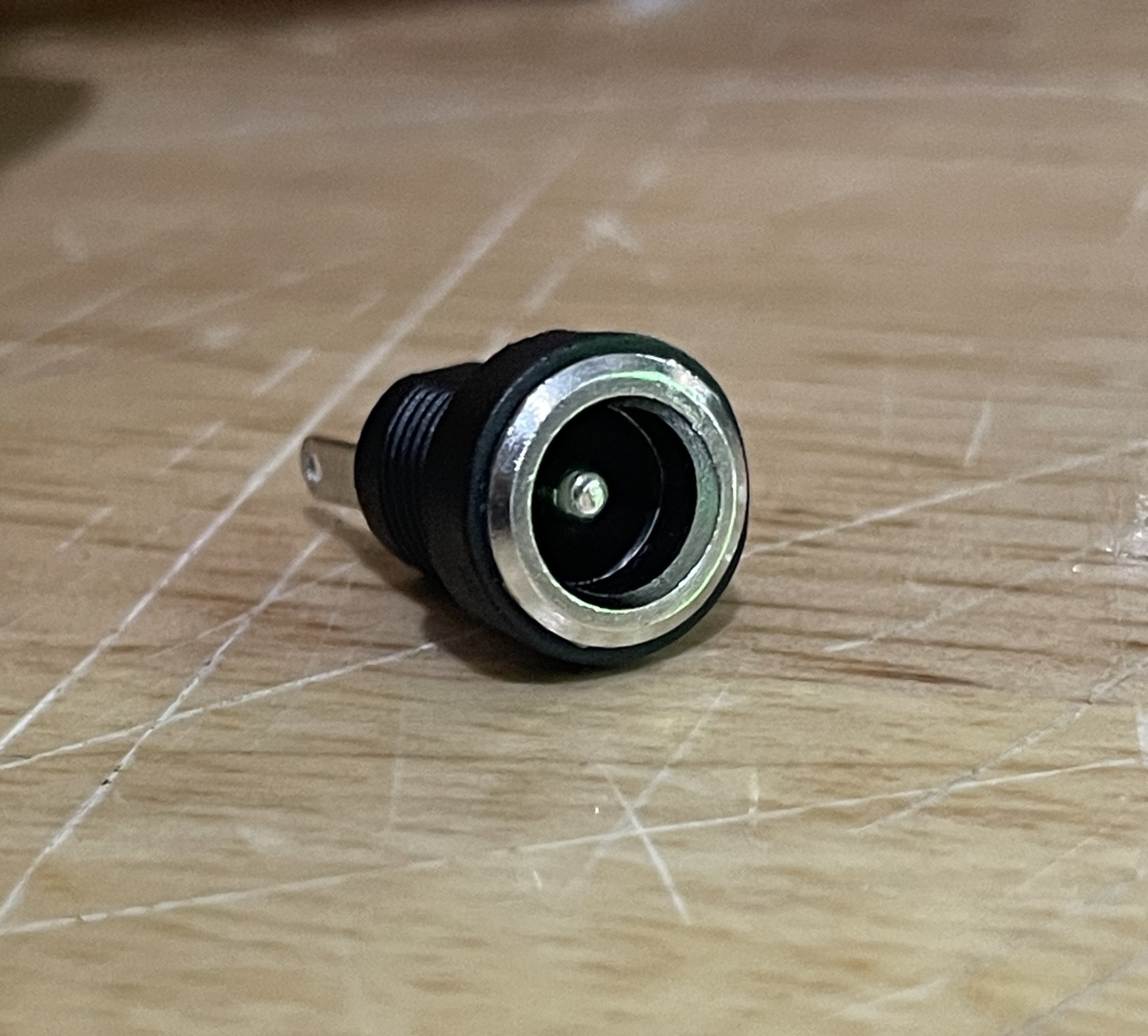 Jack, Giắc sạc DC 5.5x2.1mm có tán lỗ khoét 8mm