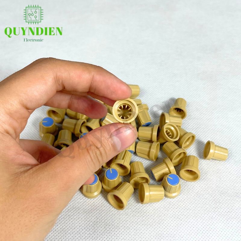 Núm Nhựa Volumn Màu Xanh Thân Vàng