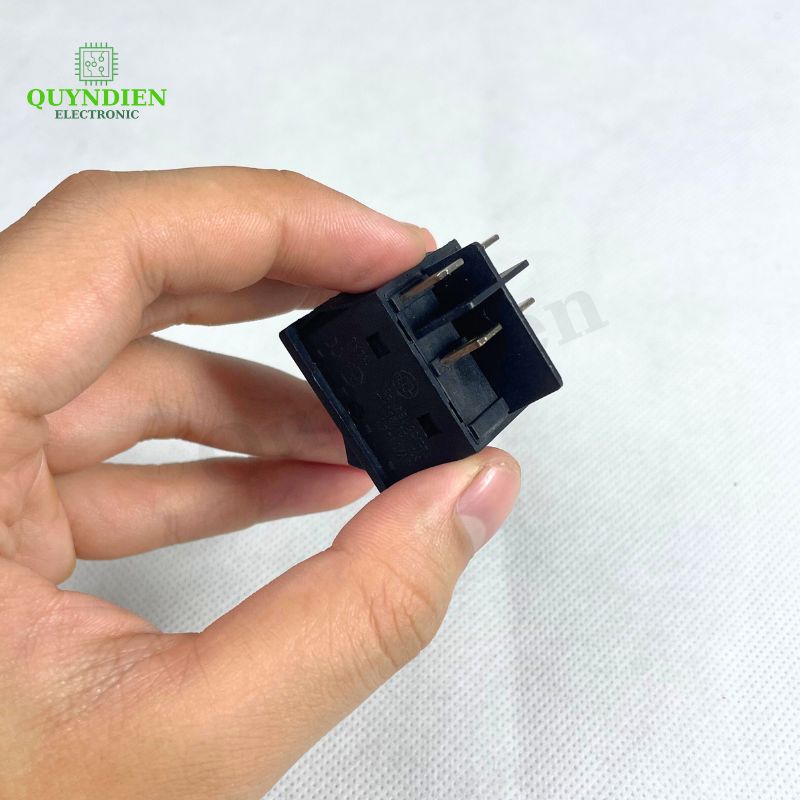 Công Tắc Bập Bênh 4 Chân KCD4 30A 125/250VAC Đen