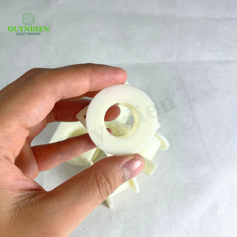 Lõi Nhựa Vuông Tròn 40 Quấn Cuộn Cảm Phân Tần Loa - Màu Trắng Sữa