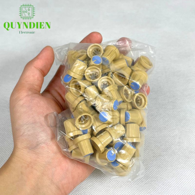 Núm Nhựa Volumn Màu Xanh Thân Vàng