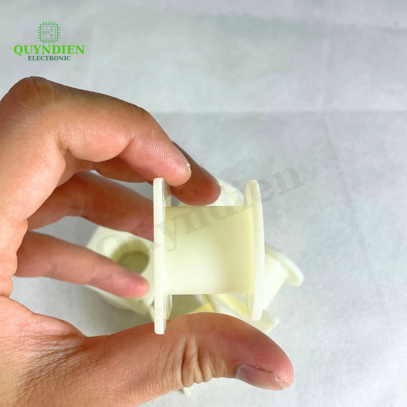 Lõi Nhựa Vuông Tròn 40 Quấn Cuộn Cảm Phân Tần Loa - Màu Trắng Sữa