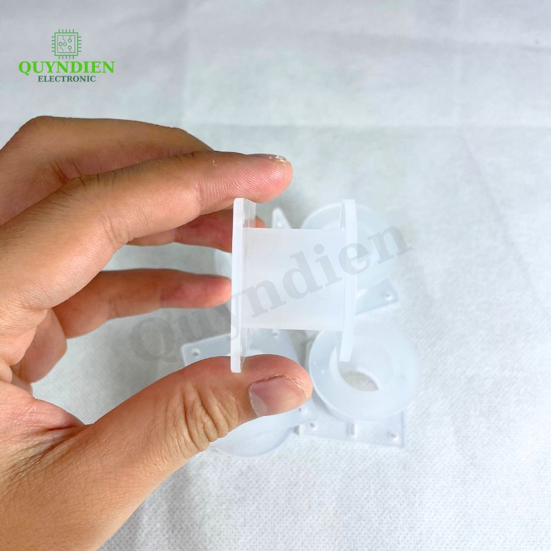 Lõi Nhựa Vuông Tròn 40 Quấn Cuộn Cảm Phân Tần Loa - Màu Trắng Trong