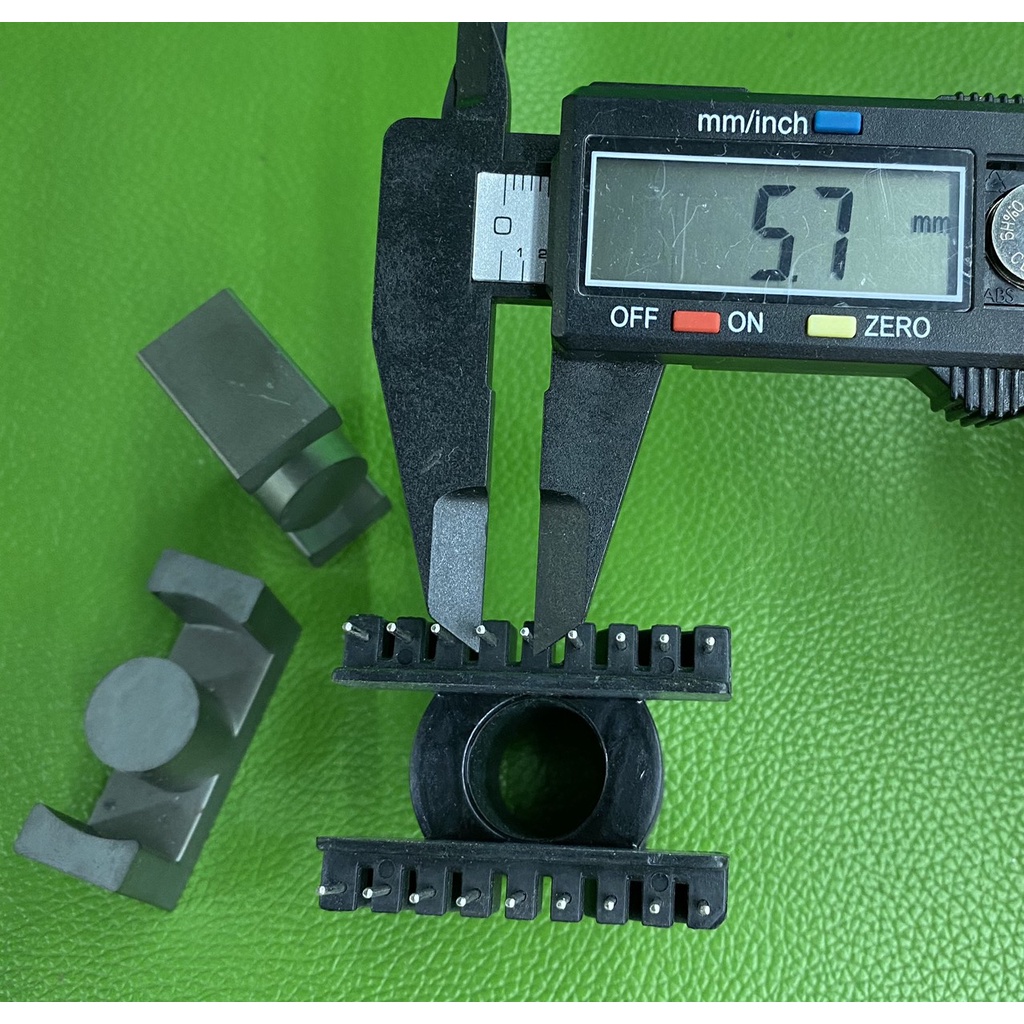 Lõi Biến áp xung EC4215 tròn đứng (9+9 chân)