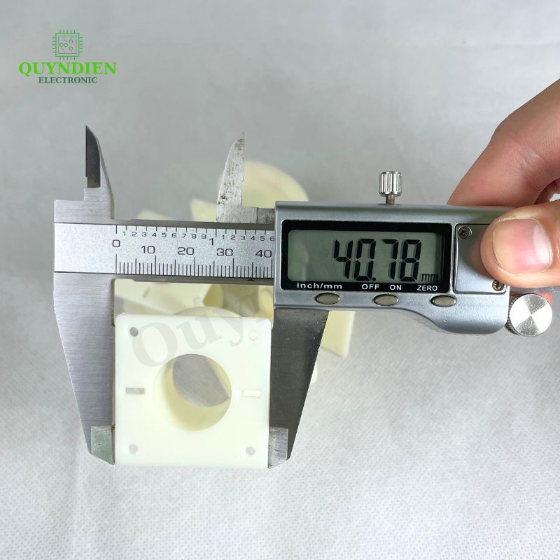 Lõi Nhựa Vuông Tròn 40 Quấn Cuộn Cảm Phân Tần Loa - Màu Trắng Sữa
