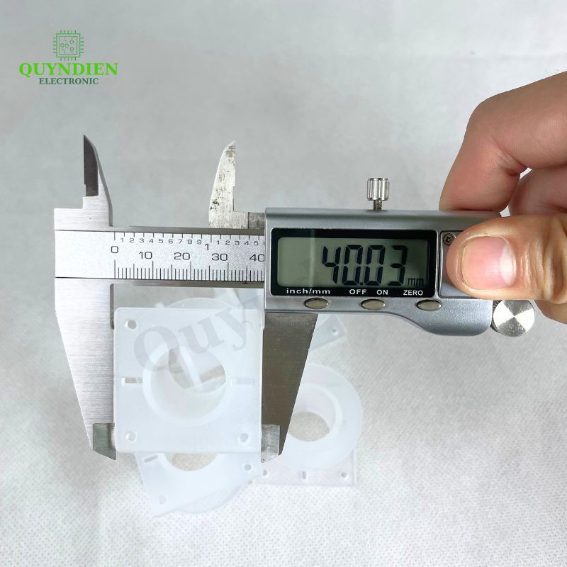 Lõi Nhựa Vuông Tròn 40 Quấn Cuộn Cảm Phân Tần Loa - Màu Trắng Trong