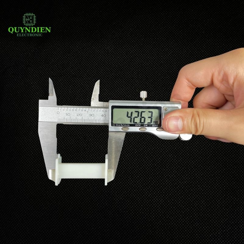 Lõi Khuôn Nhựa Vuông Dài 42mm Màu Trắng Sữa