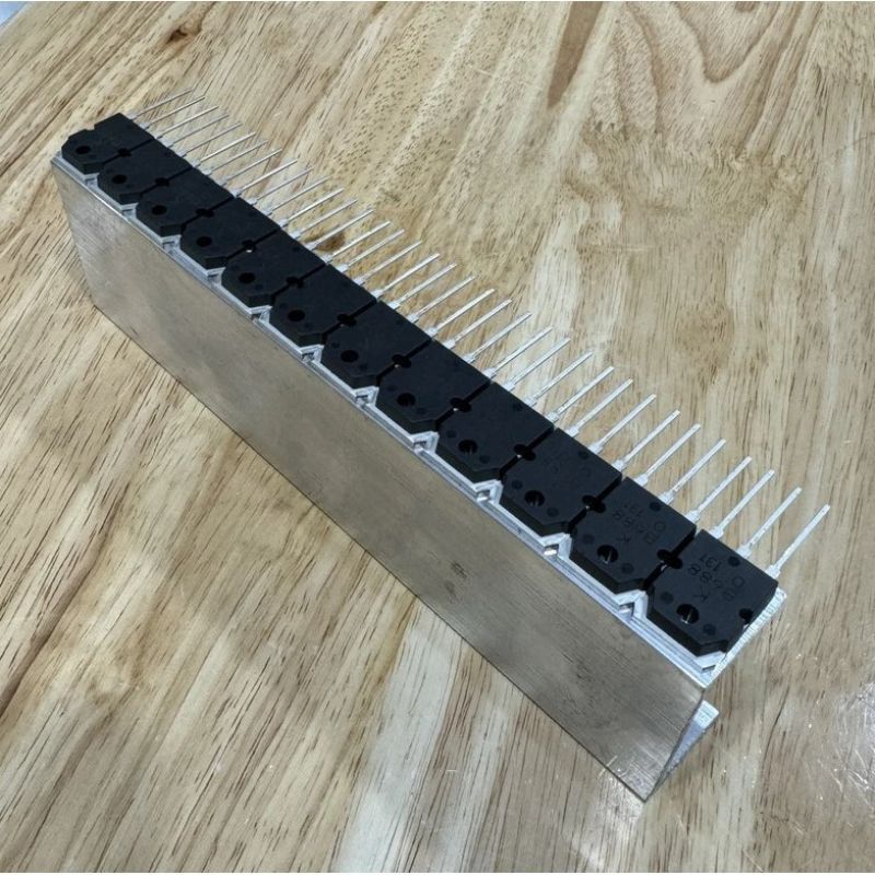 Transistor D718 KEC Lưng Đồng Mạ Niken