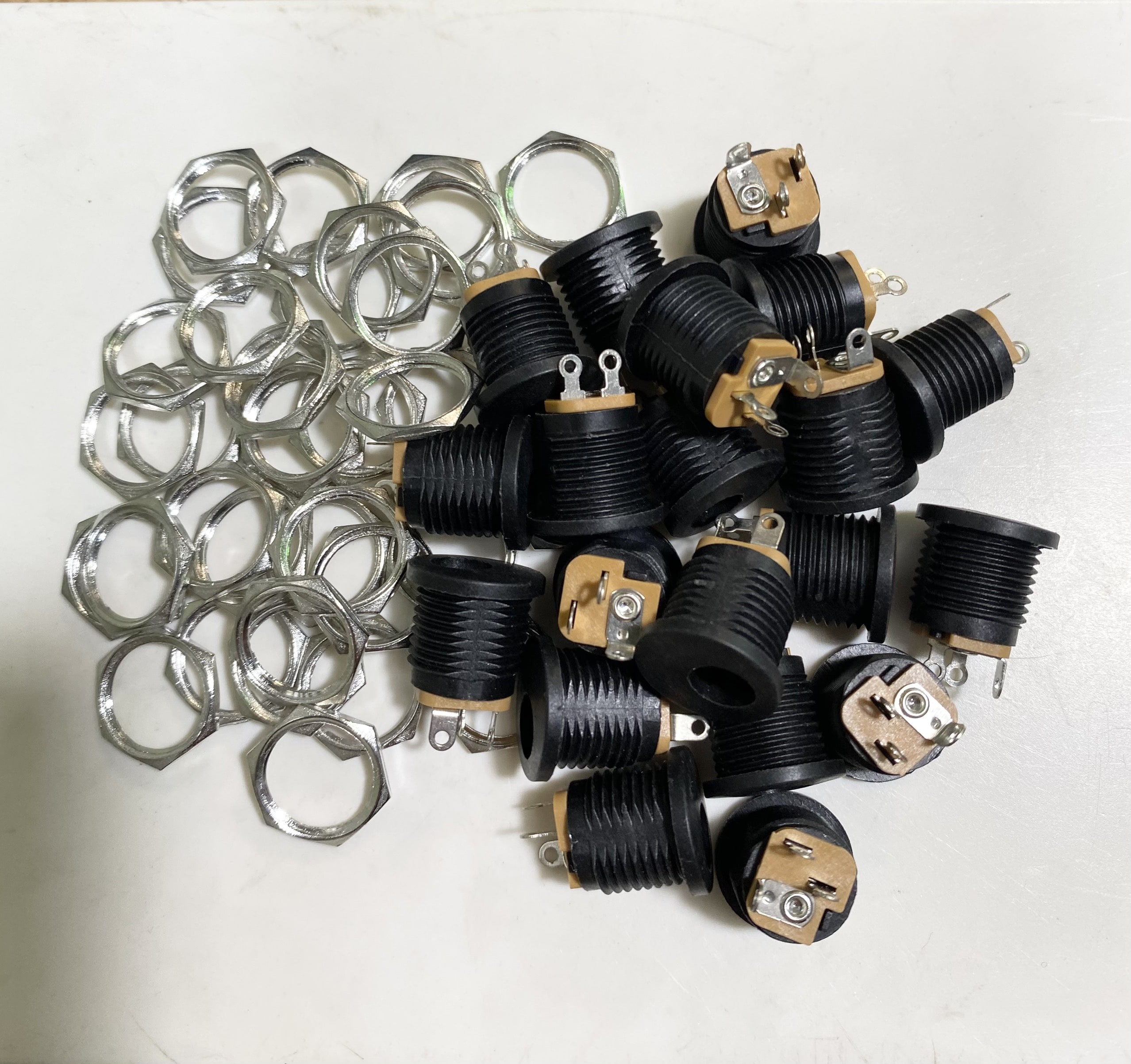 Jack, Giắc sạc DC 5.5x2.1mm có tán lỗ khoét 12mm
