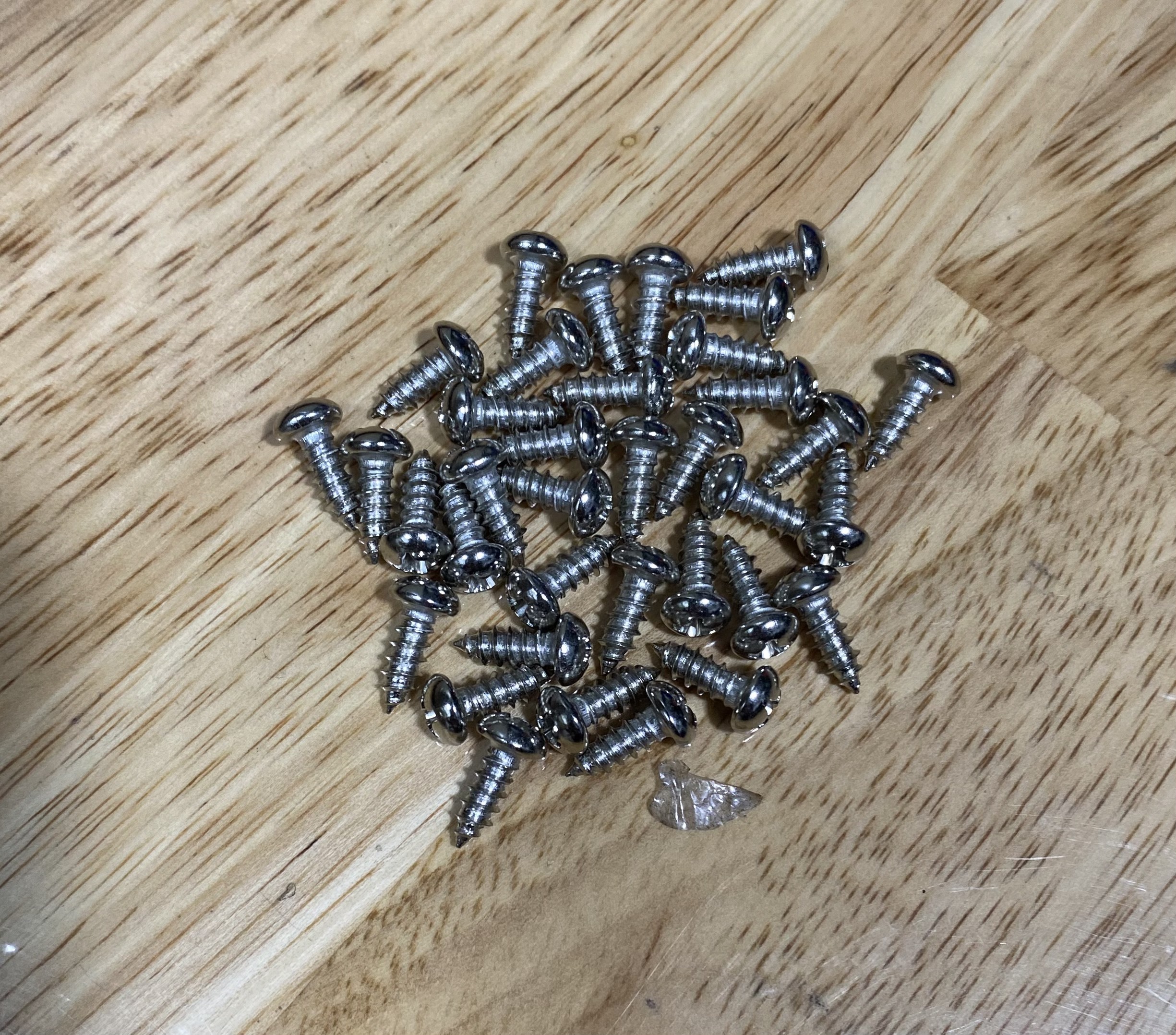 Ốc vít bắt ampli, bắt quạt bắt vỏ sạc ốc răng xoắn 4mm dài 11mm đầu dù (Túi 100g=100 con)