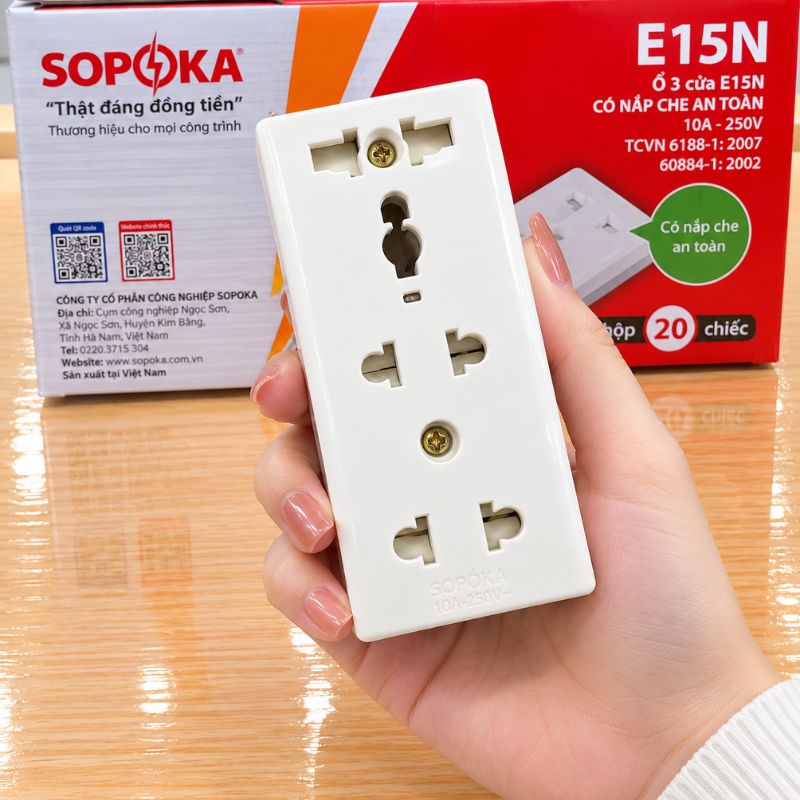 Ổ Cắm điện 3 Cửa Có Nắp Che An Toàn E15N