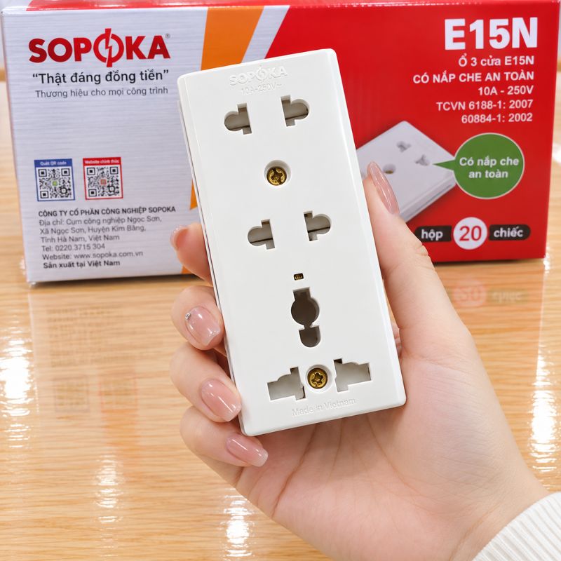 Ổ Cắm điện 3 Cửa Có Nắp Che An Toàn E15N