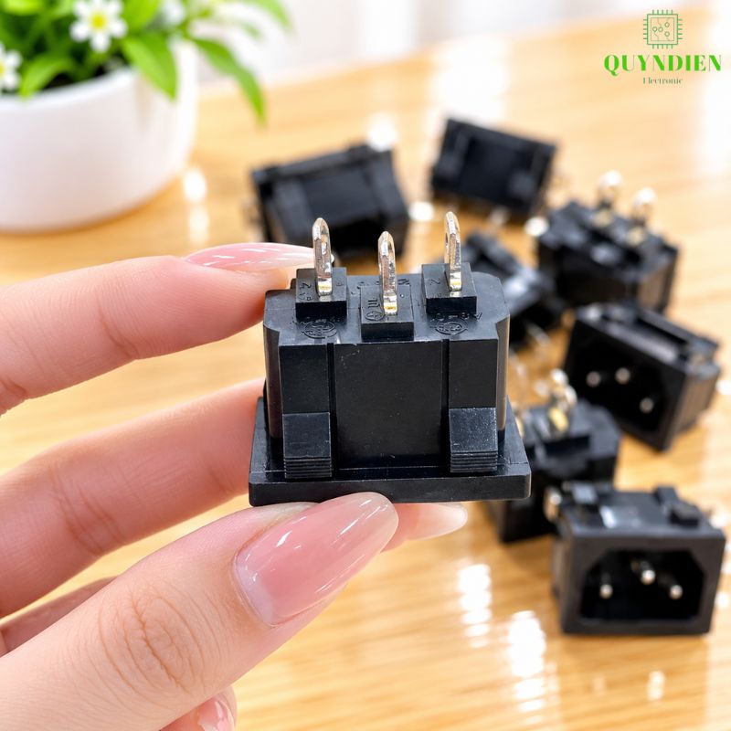 Ổ Jack Nguồn AC 3 Chân 10A 250VAC loại gài