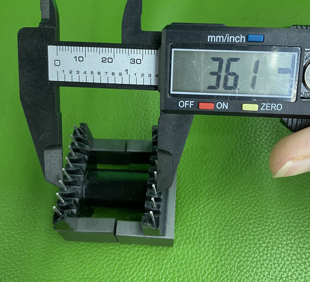 Lõi Biến Áp Xung EC4215 Khuôn Nằm (8+8)