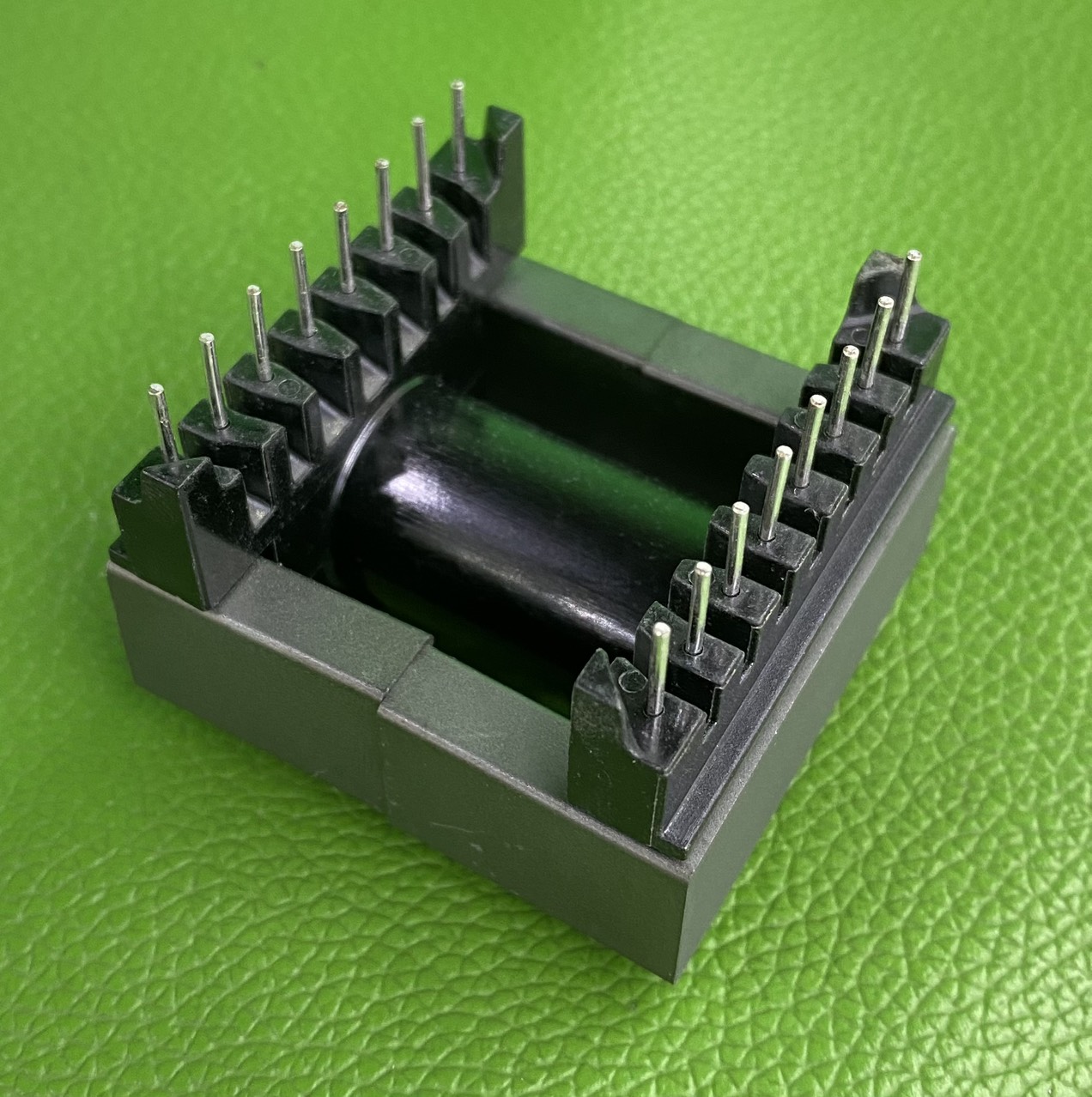 Lõi Biến Áp Xung EC4215 Khuôn Nằm (8+8)